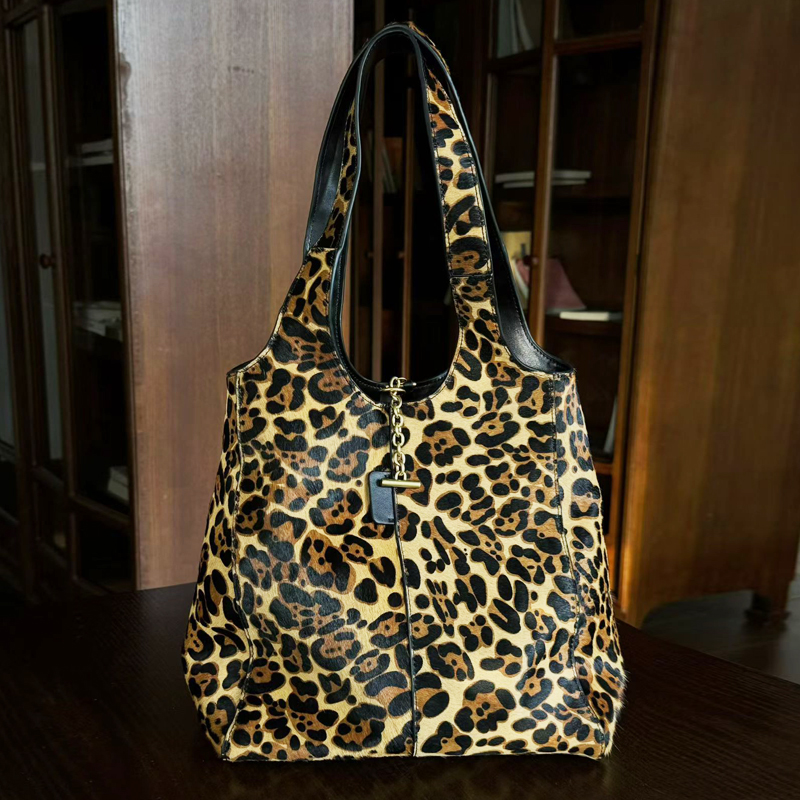 Luxury Bags 2026 - Skórzane torebki typu bucket bag dla