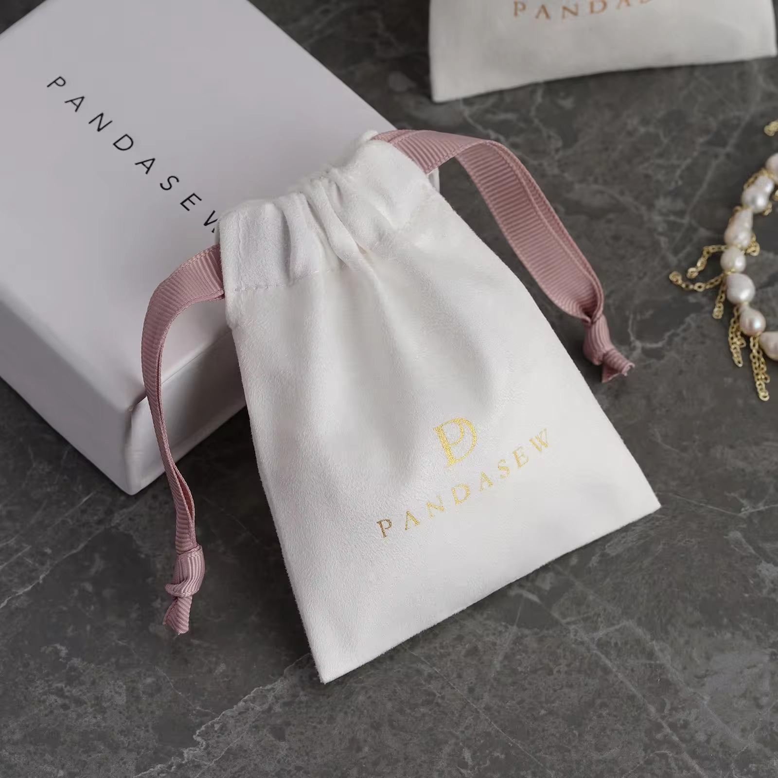 Luksusowy woreczek na biżuteri – Luxury Bags For School recenzja i cena